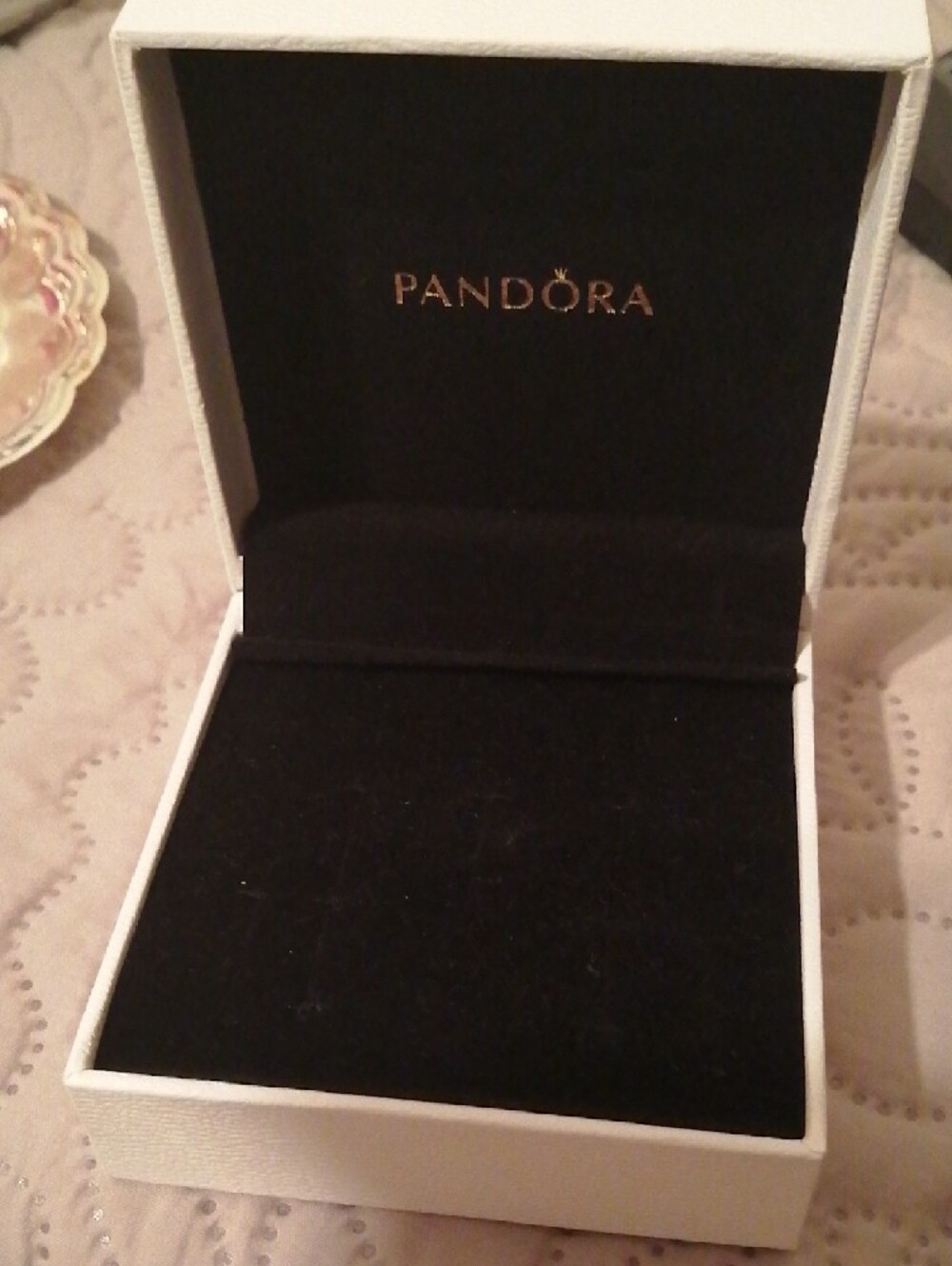 Pandora Black Velvet White Box